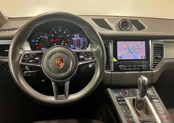 Porsche Macan cena 179000 przebieg: 76146, rok produkcji 2018 z Trzcianka małe 781